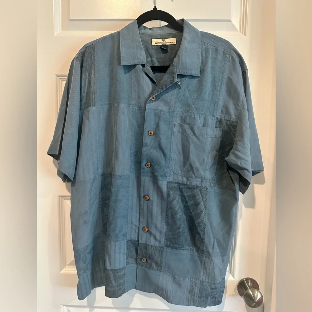 Tommy Bahama Blue Short Sleeve Shirt - EUC - Picture 1 of 3